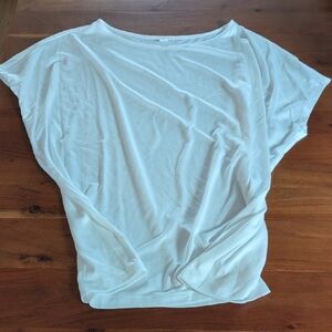 Uniqlo Women's White Top Size L New without tags